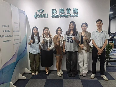 Klijenti iz Mjanmara posjećuju ured u Guangzhou radi trgovine-gotovog odabira...