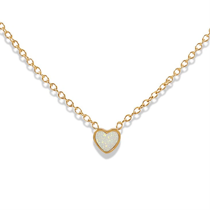 Ogrlica u obliku srca od opala