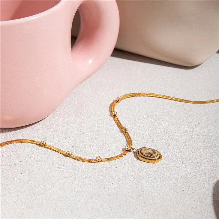 Resin Portrait Pendant Necklace factory