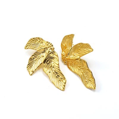 Naušnica s listovima teksture