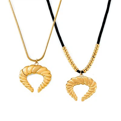 Vintage ogrlica s privjeskom od roga